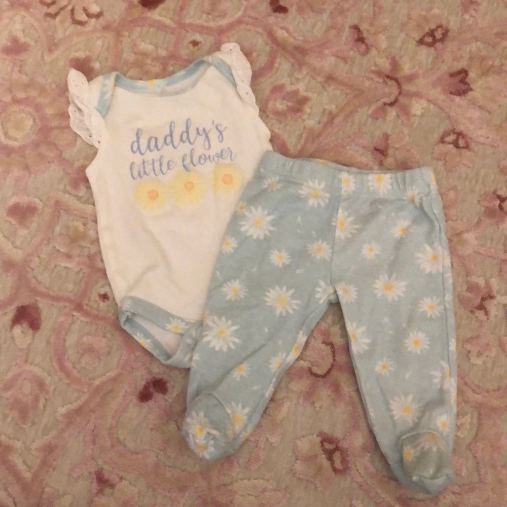 Worn once! Daddy’s little flower onesie and pants set size 0/3M